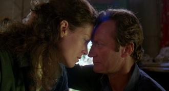 Gorily v mlze (1988),Sigourney Weaver,Bryan Brown